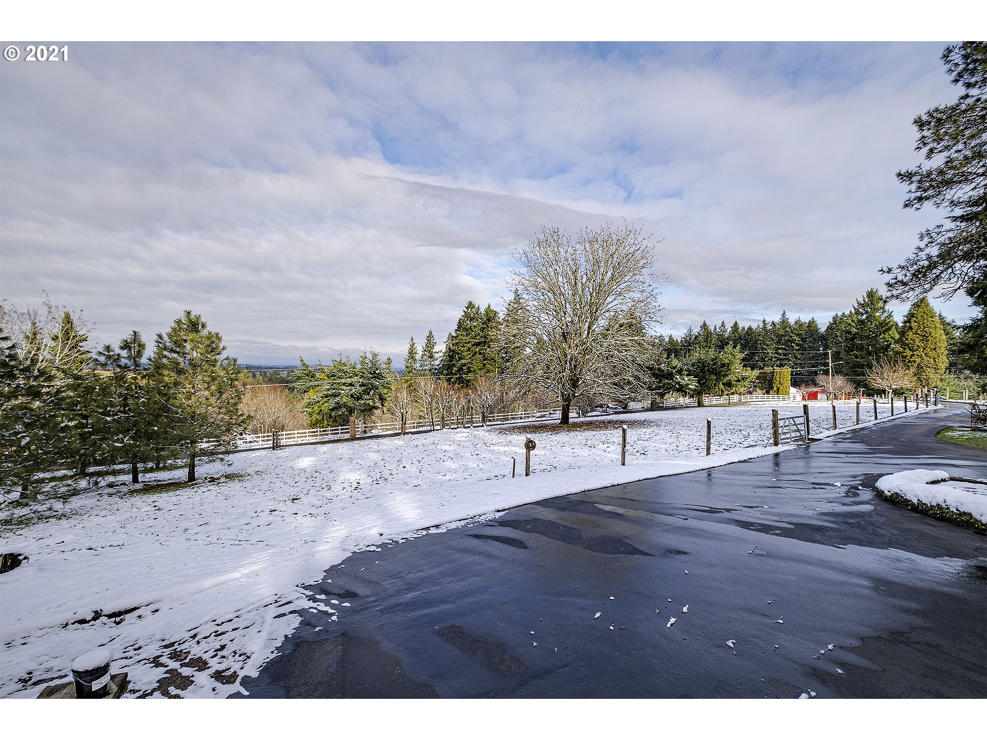 17525 Southwest Neugebauer Road Hillsboro, OR 97123 - Photo 3 of 31