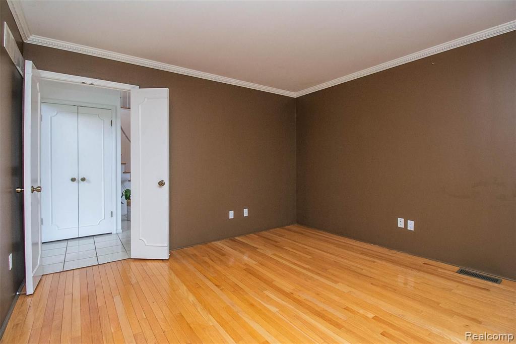 1931 Pine Ridge Lane Bloomfield Hills, MI 48302 - Photo 14 of 47