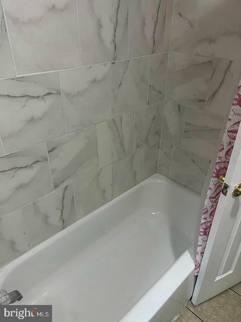 1904 Mosher Street Baltimore, MD 21217 - Photo 12 of 16 a bathroom with a bathtub