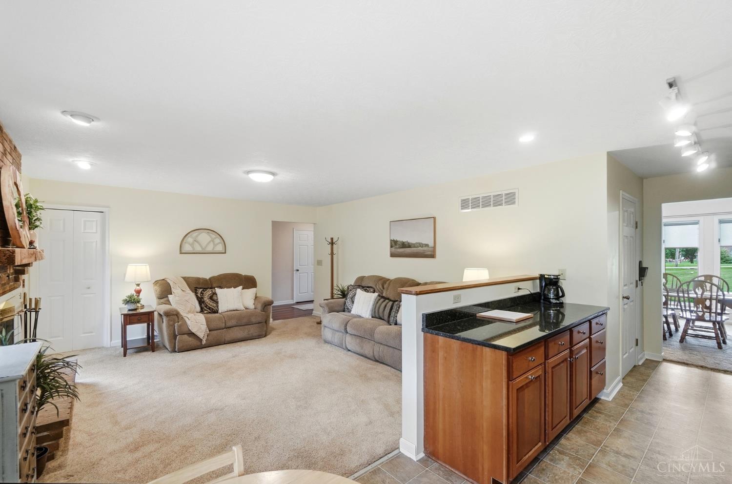 1460 Ebenezer Road Cincinnati, OH 45233 - Photo 23 of 61