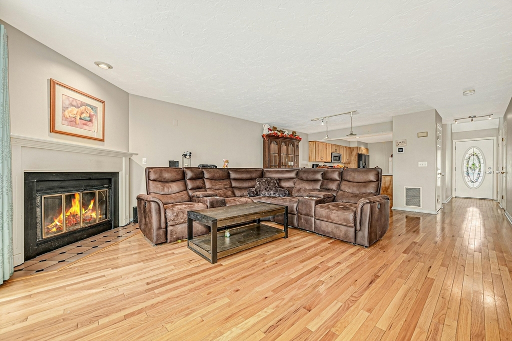 73 Pointe Rok Drive, Unit 73 Worcester, MA 01604 - Photo 3 of 42 Gallery Image 3