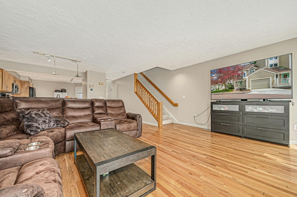 73 Pointe Rok Drive, Unit 73 Worcester, MA 01604 - Photo 4 of 42 Gallery Image 4
