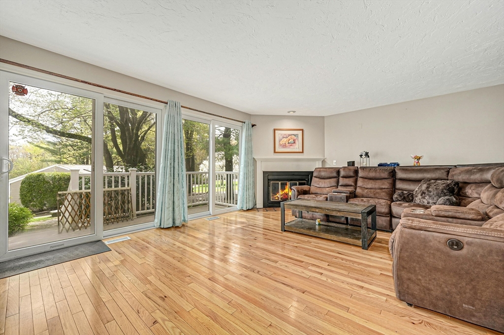 73 Pointe Rok Drive, Unit 73 Worcester, MA 01604 - Photo 5 of 42 Gallery Image 5