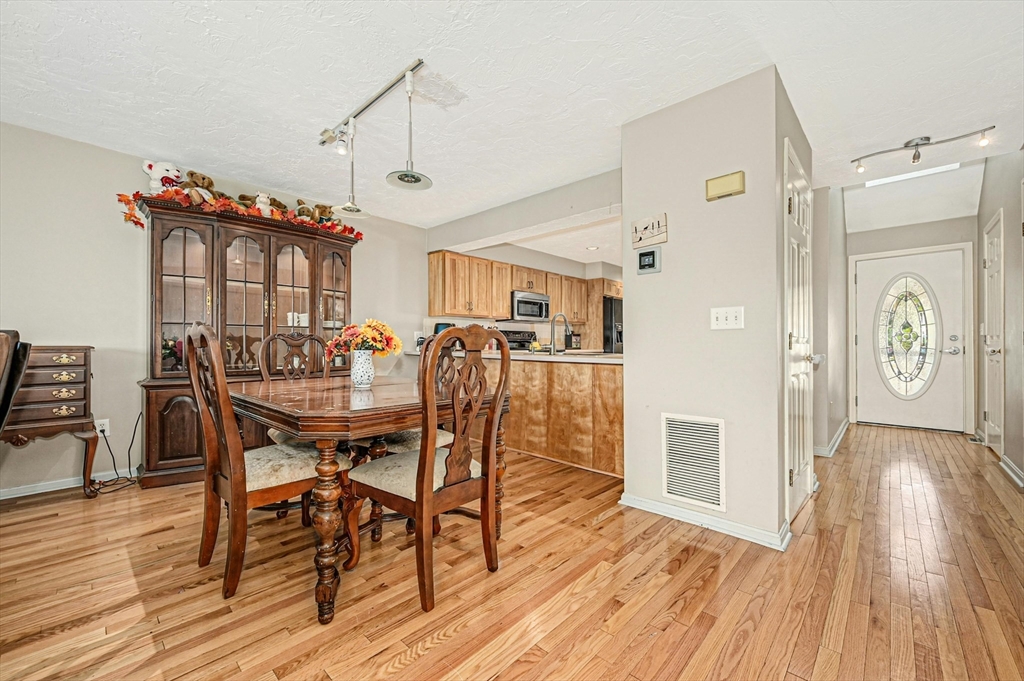 73 Pointe Rok Drive, Unit 73 Worcester, MA 01604 - Photo 6 of 42 Gallery Image 6