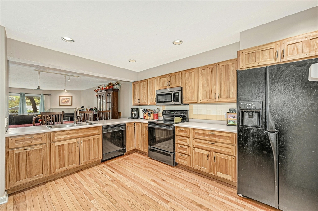 73 Pointe Rok Drive, Unit 73 Worcester, MA 01604 - Photo 8 of 42 Gallery Image 8