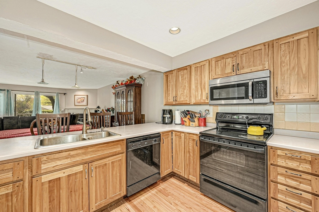 73 Pointe Rok Drive, Unit 73 Worcester, MA 01604 - Photo 9 of 42 Gallery Image 9