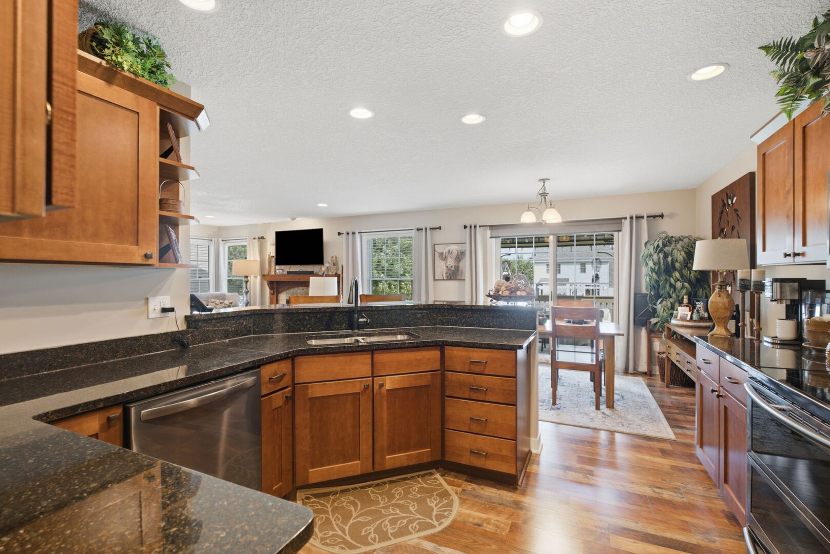 5679 Appleton Road Bettendorf, IA 52722 - Photo 16 of 40