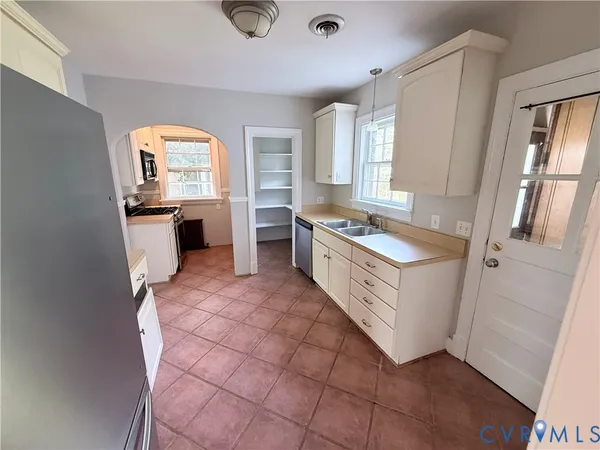 $3,200 | 1724 Wilmington Avenue, Richmond, VA 23227