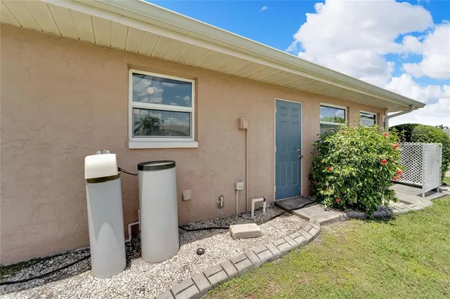 $2,100 | 1010 Yellowbird Place, Sun City Center, FL 33573