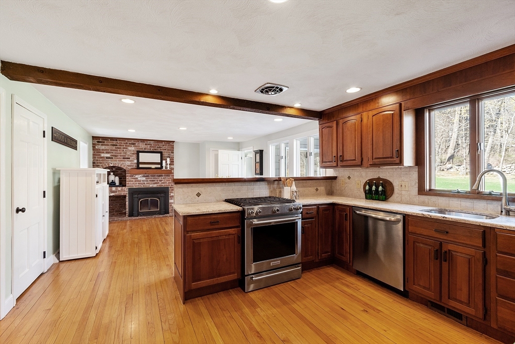 4 Court Road Westford, MA 01886 - Photo 9 of 42 Gallery Image 9