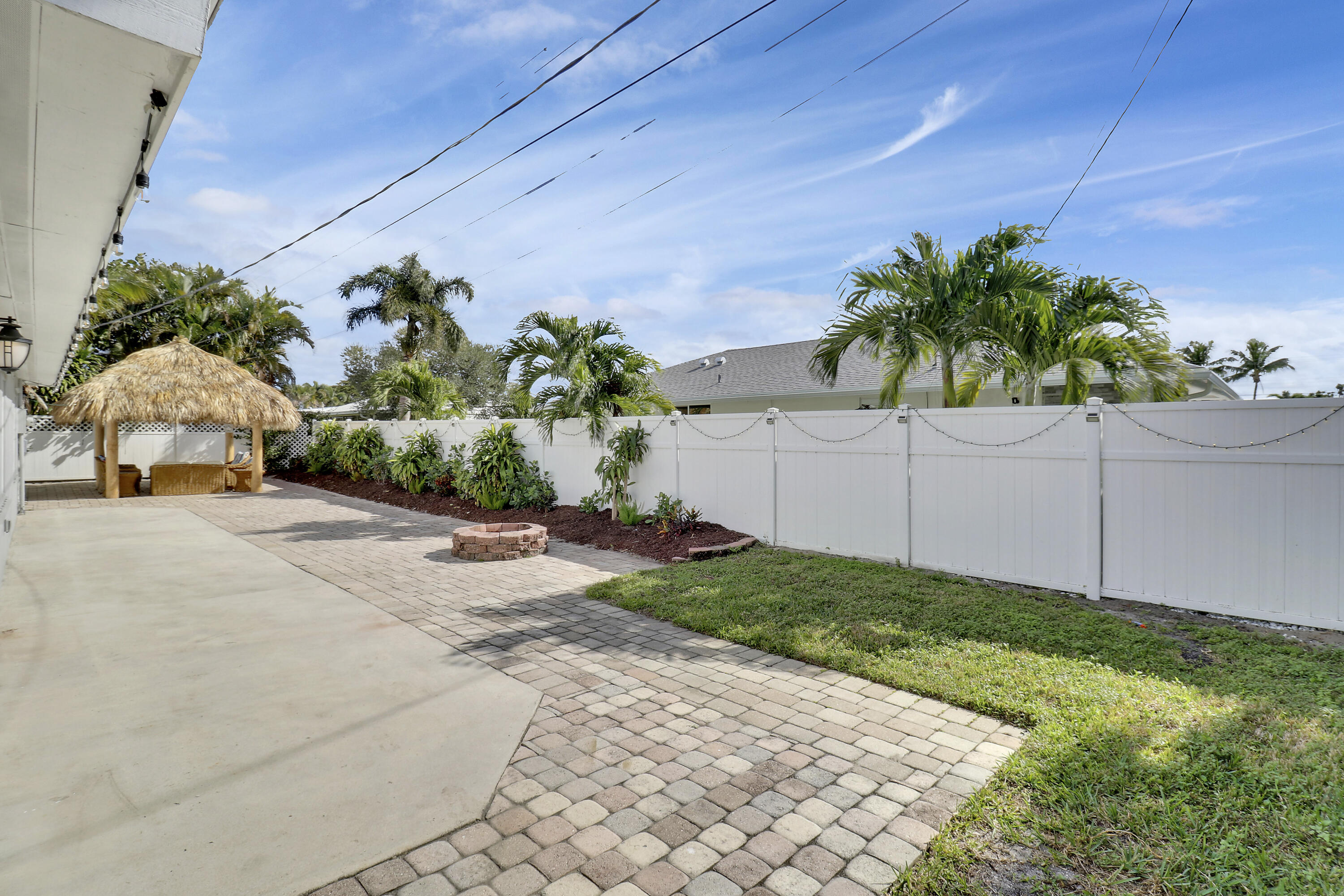 520 Inlet Road North Palm Beach, FL 33408 - Photo 16 of 51 a picture of a yard