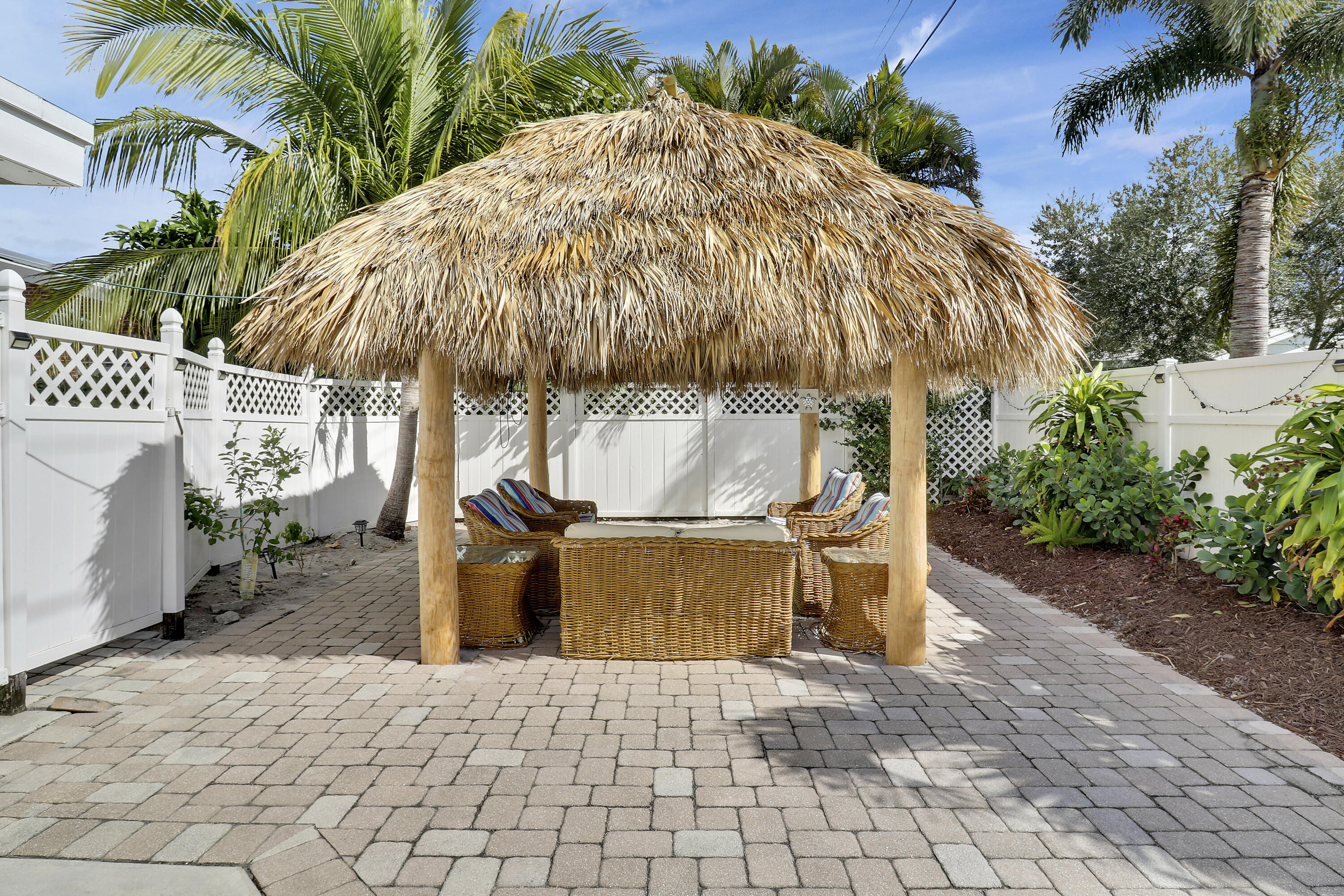 520 Inlet Road North Palm Beach, FL 33408 - Photo 18 of 51 a backyard of a house with table and chairs under an umbrella