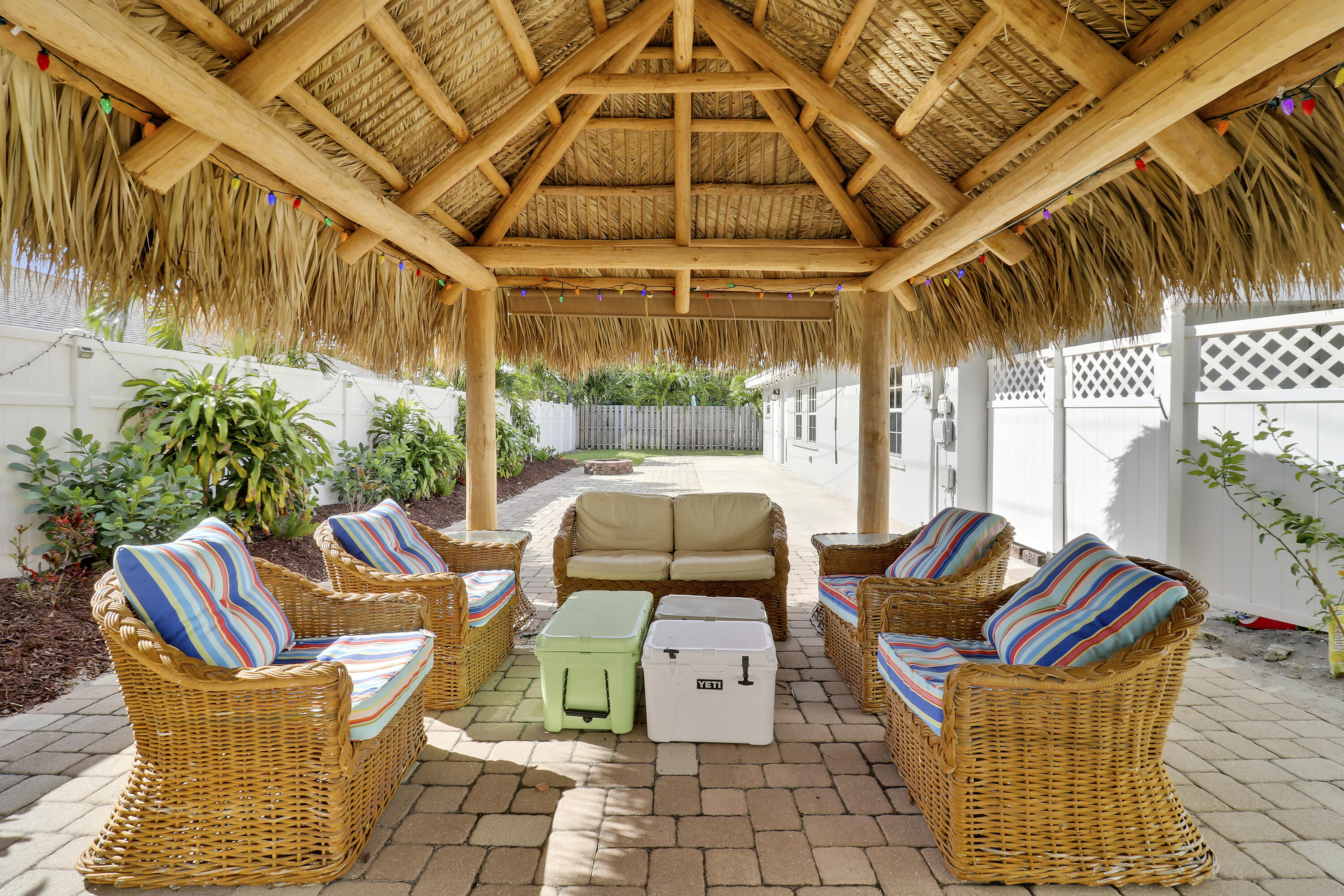 520 Inlet Road North Palm Beach, FL 33408 - Photo 24 of 51 a backyard of a house with barbeque oven table and chairs