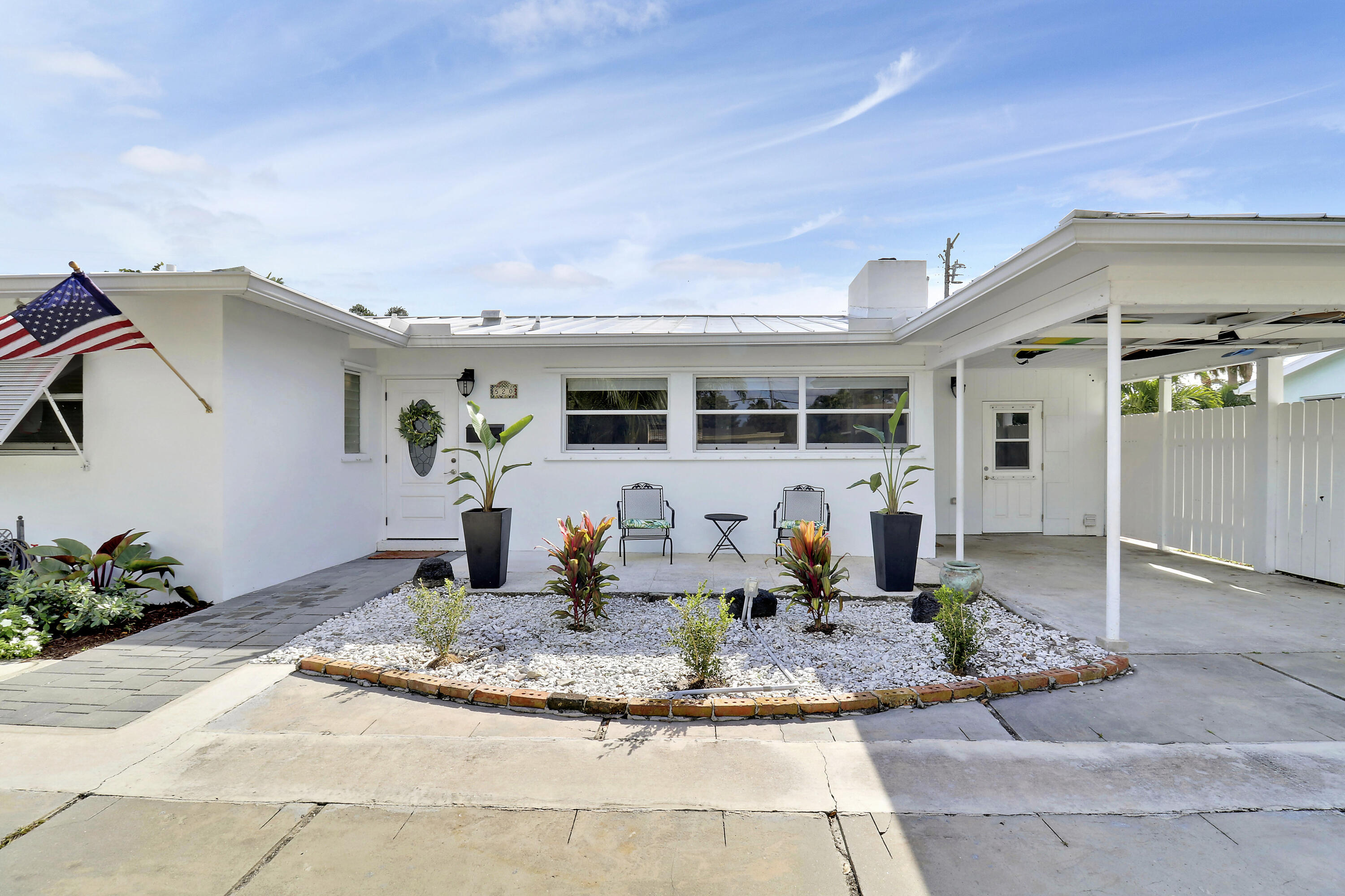 520 Inlet Road North Palm Beach, FL 33408 - Photo 6 of 51 a front view of a house with garden