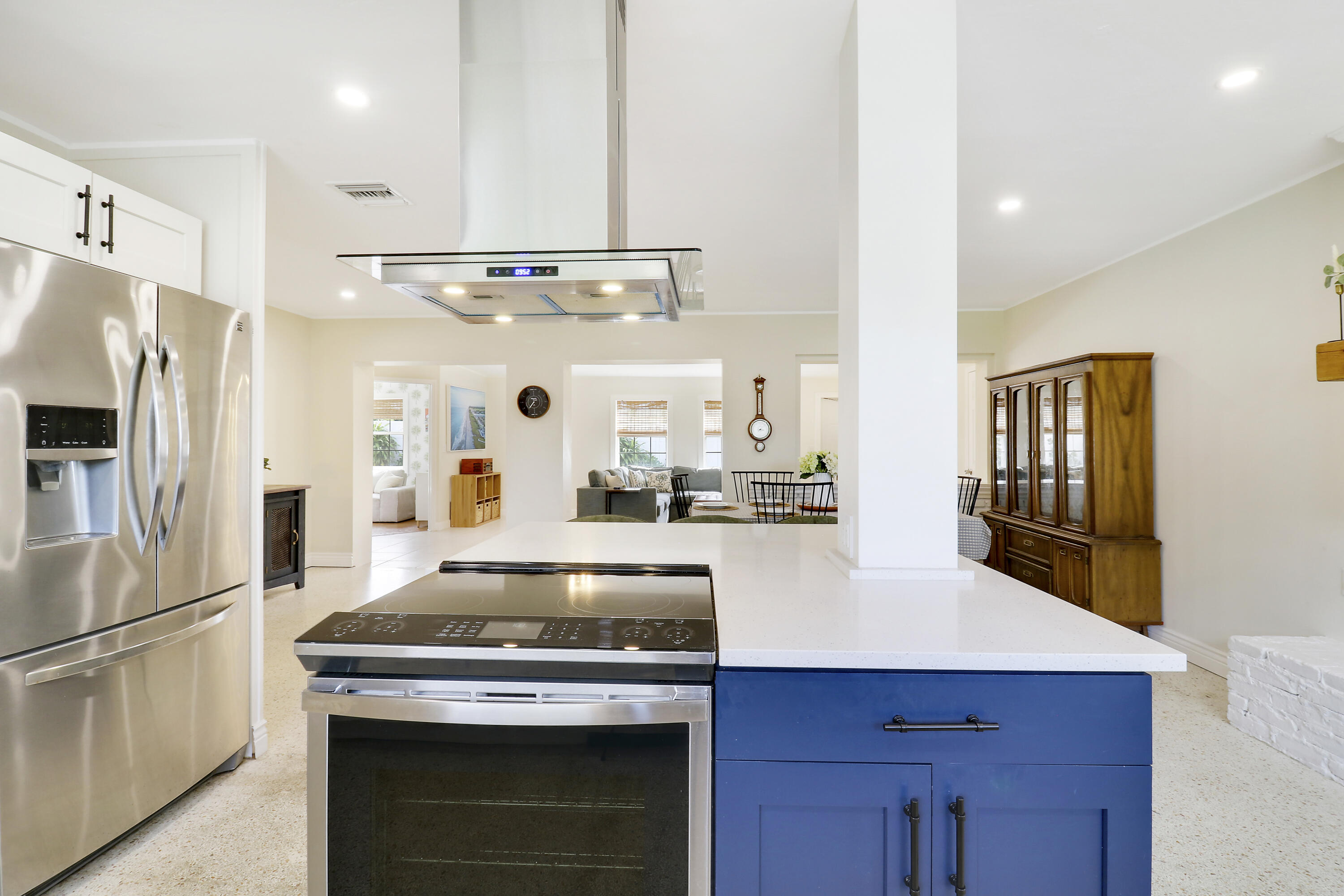 520 Inlet Road North Palm Beach, FL 33408 - Photo 7 of 51 a kitchen with a stove a refrigerator and a sink