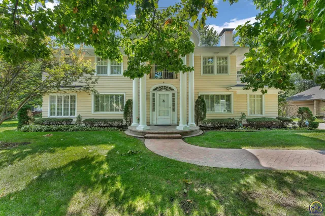 $365,000 | 2 Southwest Westboro Place, Topeka, KS 66604