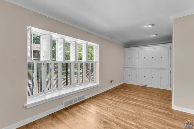 $365,000 | 2 Southwest Westboro Place, Topeka, KS 66604