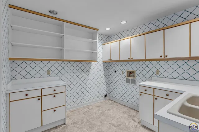 $365,000 | 2 Southwest Westboro Place, Topeka, KS 66604