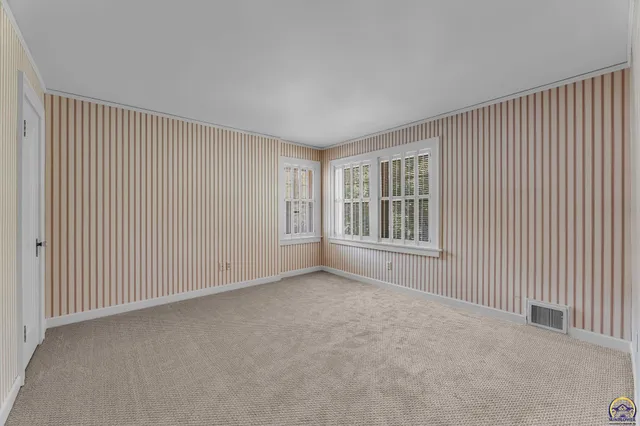 $365,000 | 2 Southwest Westboro Place, Topeka, KS 66604