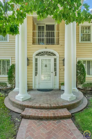 $365,000 | 2 Southwest Westboro Place, Topeka, KS 66604