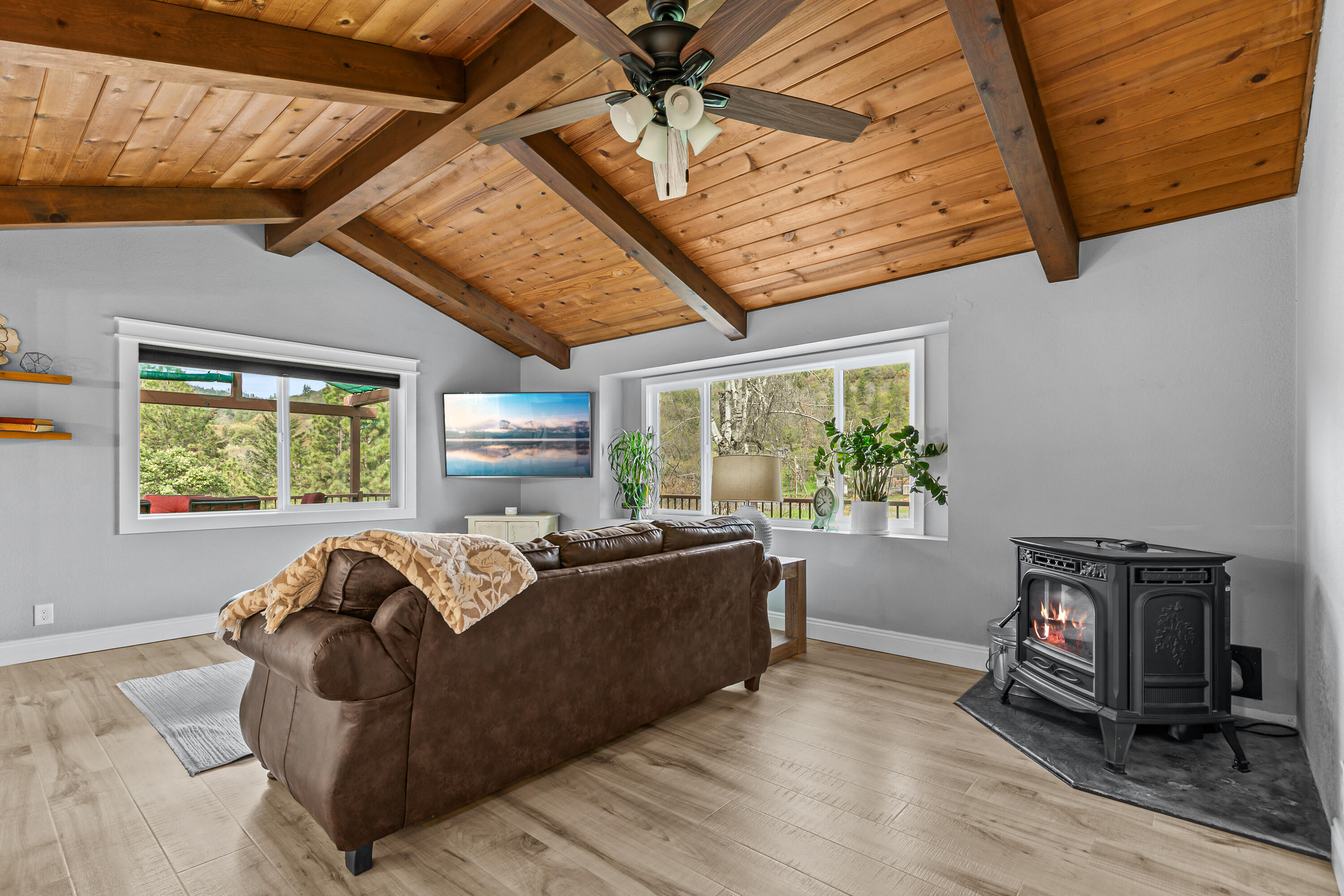 4131 West Griffin Creek Road Medford, OR 97501 - Photo 9 of 41 9R9A1276