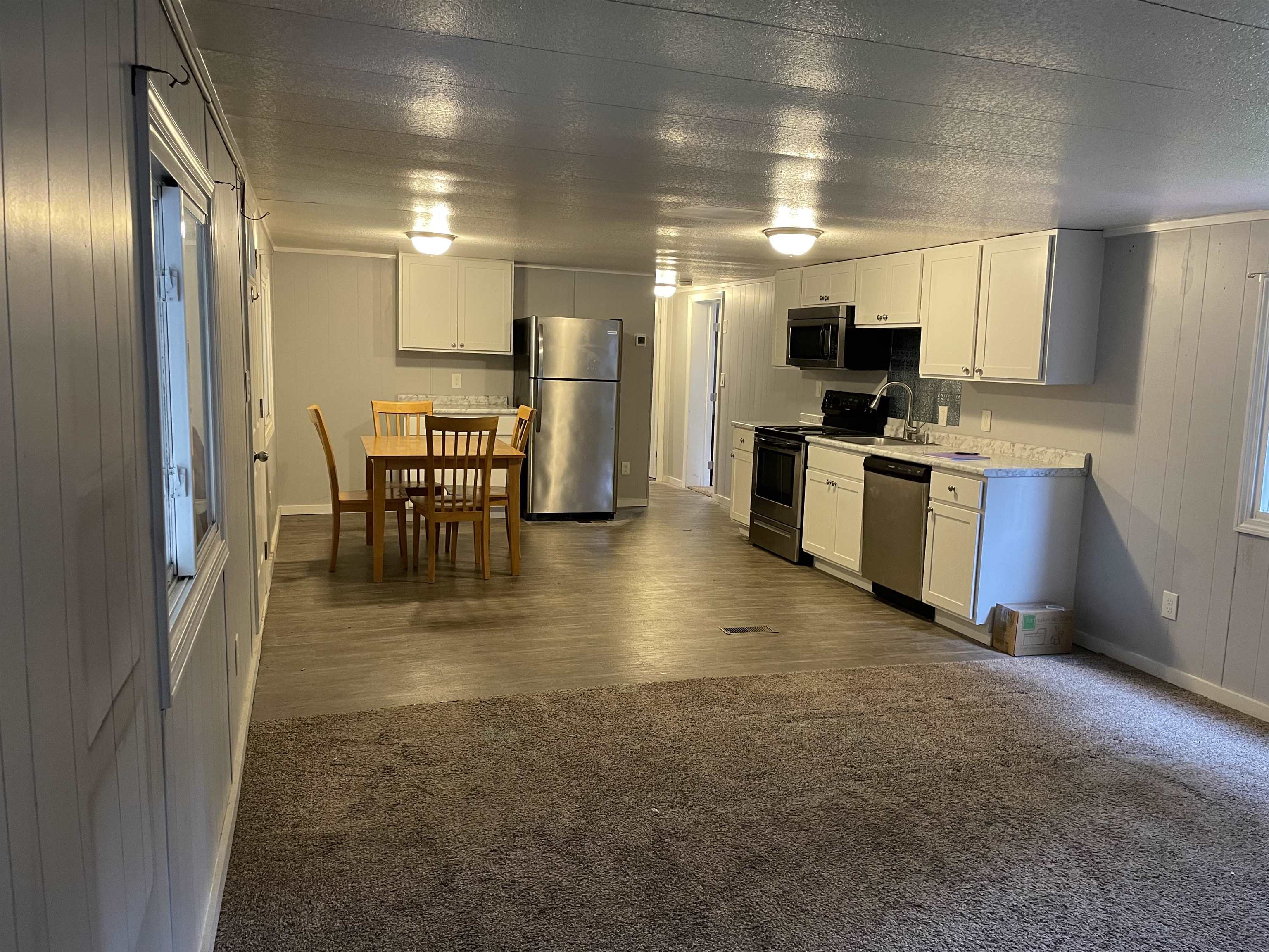 5 Matthew Road Hooksett, NH 03106 - Photo 2 of 15