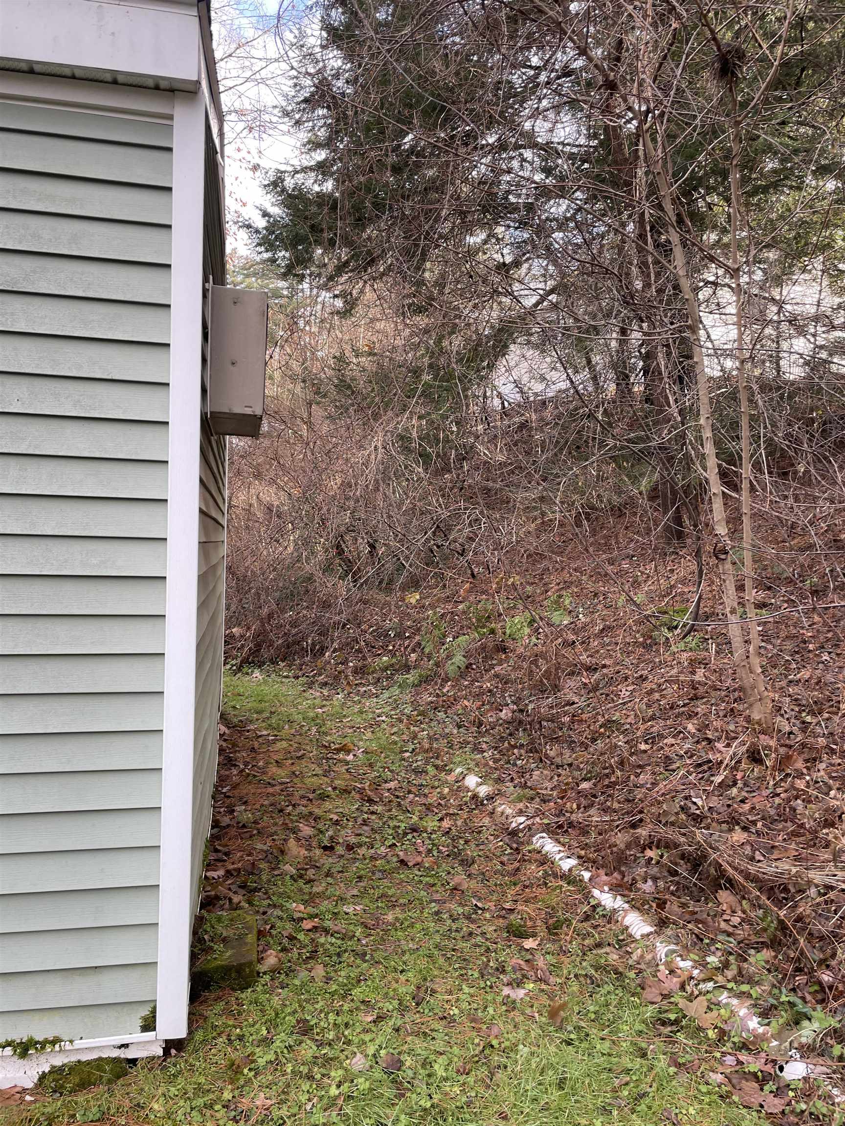 5 Matthew Road Hooksett, NH 03106 - Photo 3 of 15