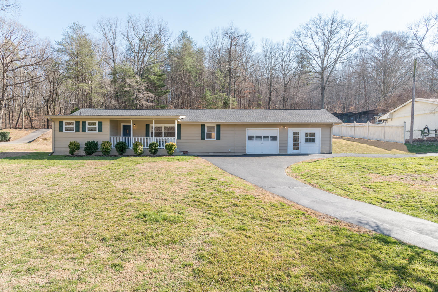 216 Jackson Road Hixson, TN 37343 - Photo 2 of 23 216_Jackson_Rd_02