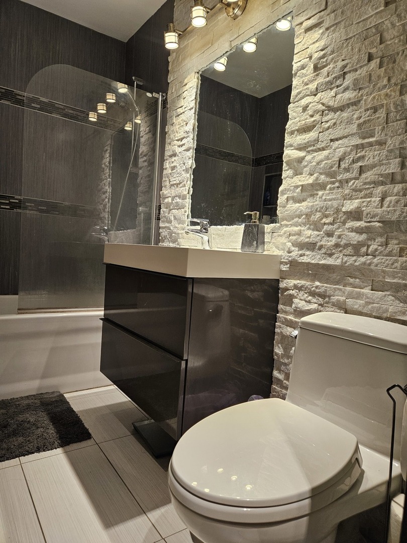280 North Westgate Road, Unit 317 Mount Prospect, IL 60056 - Photo 15 of 29 Gallery Image 15