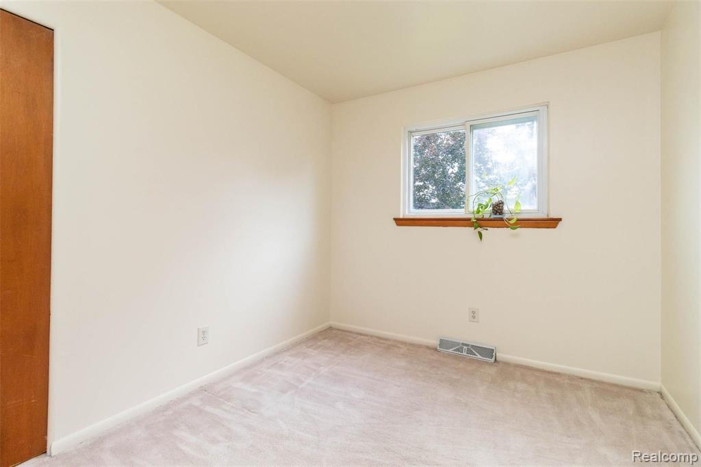 300 Middle Road Highland, MI 48357 - Photo 25 of 42