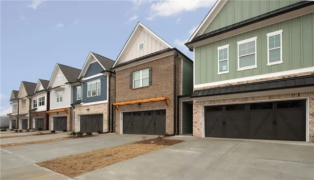 $381,200 | 5407 Maple Grv Lane, Flowery Branch, GA 30542
