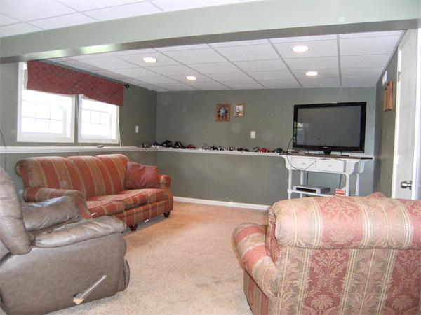 60 Old Farm Road Westfield, MA 01085 - Photo 17 of 27 Gallery Image 17