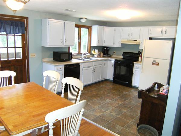 60 Old Farm Road Westfield, MA 01085 - Photo 3 of 27 Gallery Image 3