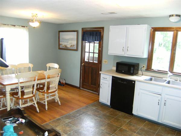 60 Old Farm Road Westfield, MA 01085 - Photo 4 of 27 Gallery Image 4