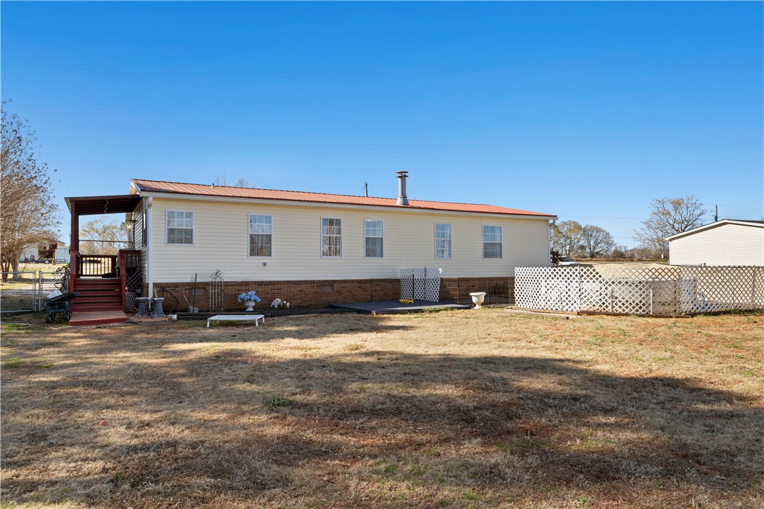 811 Pine Grove Road Seneca, SC 29678 - Photo 18 of 20 This inviting home offers comfortable living with a well-maintained exterior and spacious yard.