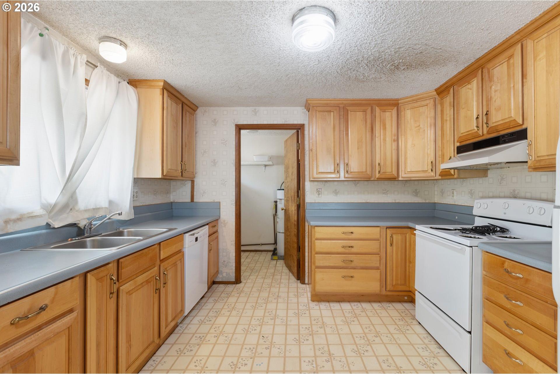 4545 Northeast Ridenour Street Winchester, OR 97495 - Photo 14 of 29 Gallery Image 14