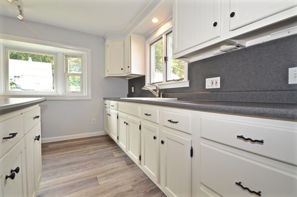 6 Crillon Road Worcester, MA 01605 - Photo 4 of 16 Gallery Image 4