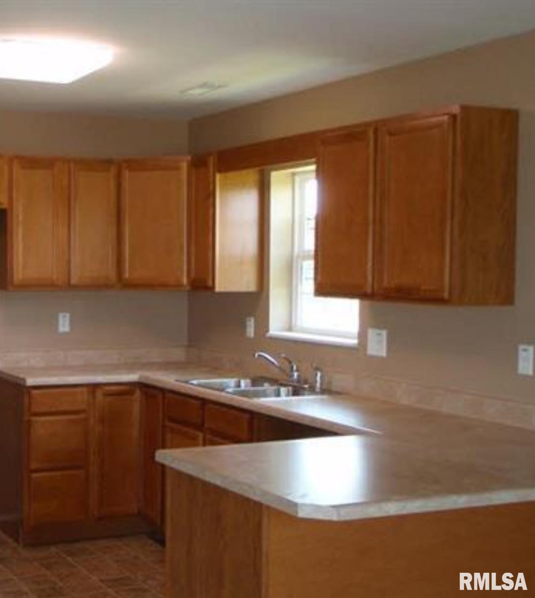 309 Moore Road Eldorado, IL 62930 - Photo 2 of 2