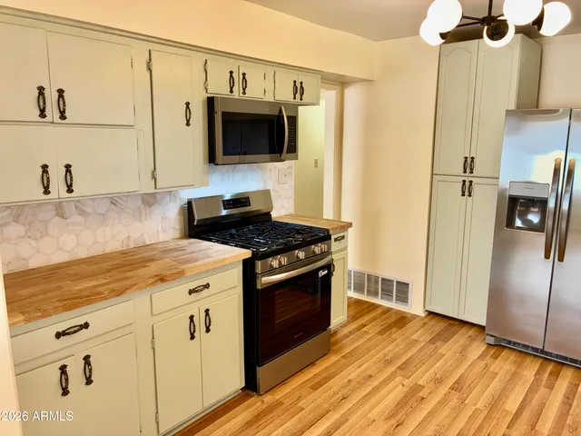 $279,900 | 105 Dorothy Drive, Bisbee, AZ 85603