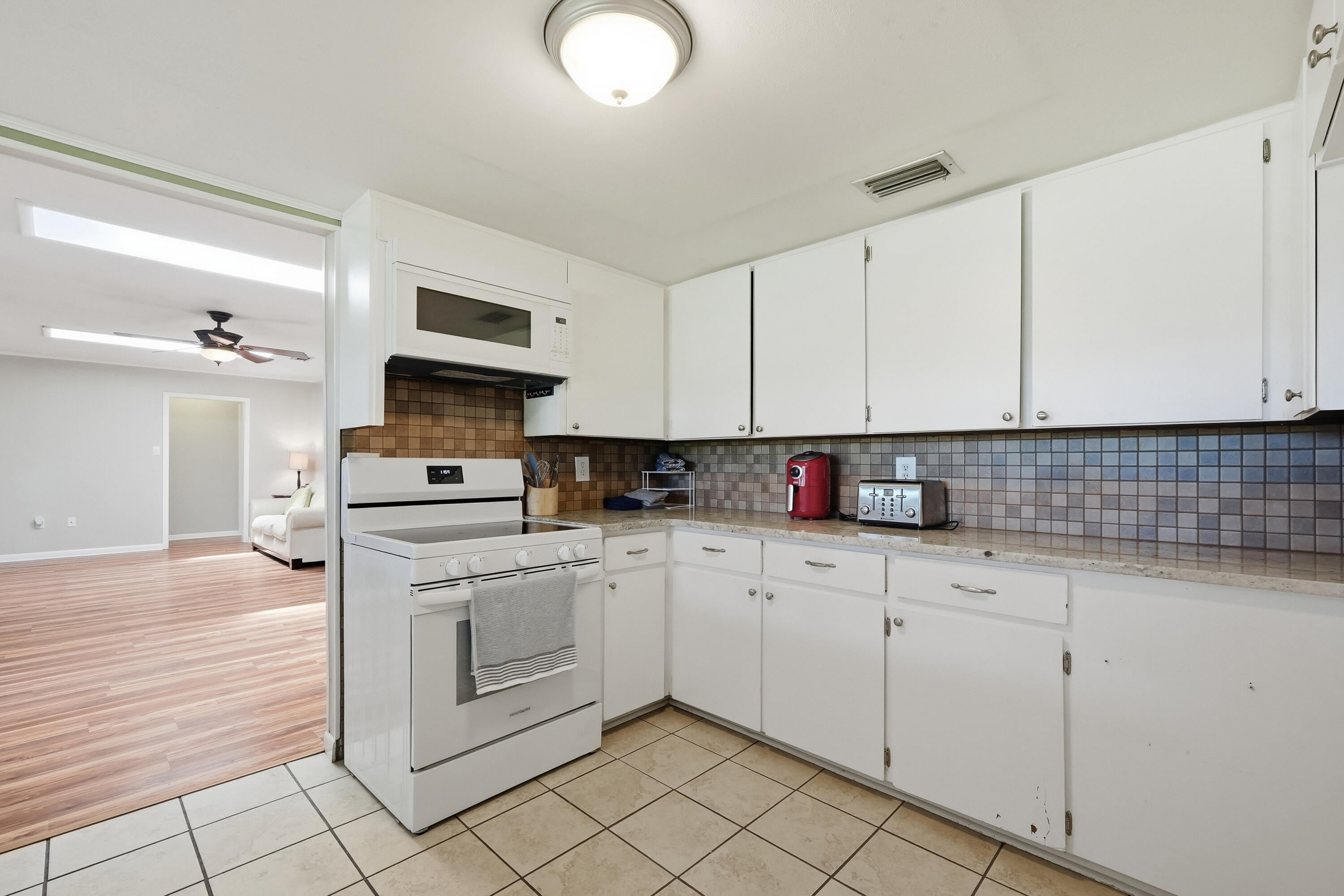 98 Country Club Road Shalimar, FL 32579 - Photo 16 of 37 Kitchen