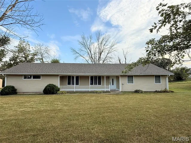 $350,000 | 26172 Highway 11, Brookfield, MO 64628