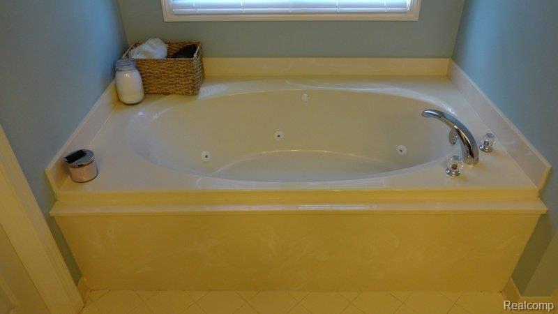 781 Enchantment Drive Rochester, MI 48307 - Photo 8 of 39 065.jpg