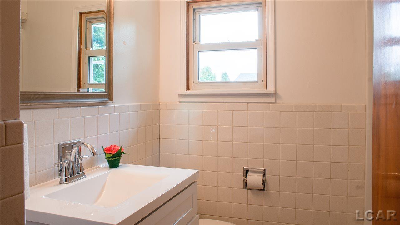 1359 Moore Road Adrian, MI 49221 - Photo 13 of 15 31391176-12.JPG