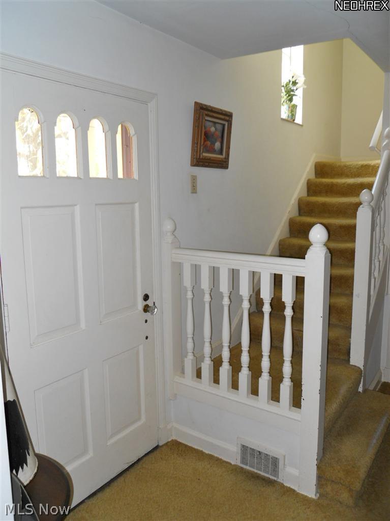 1049 Gulf Road Elyria, OH 44035 - Photo 4 of 21 Gallery Image 4
