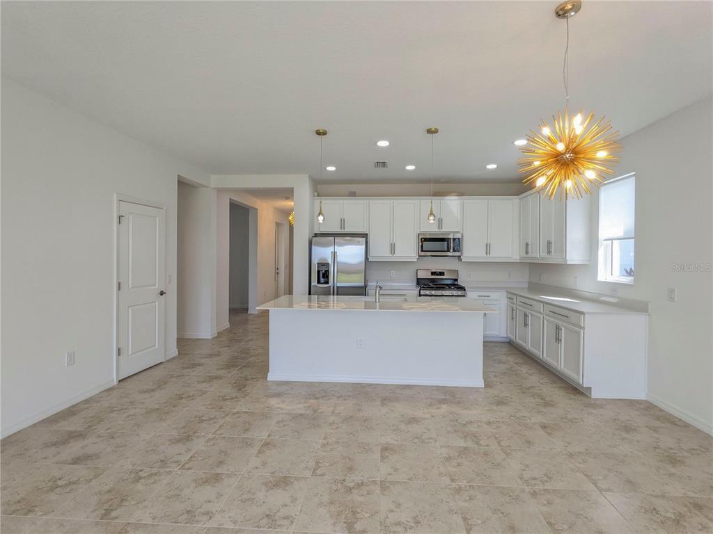 8125 Sternway Road Sarasota, FL 34240 - Photo 6 of 49