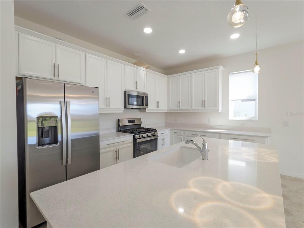 8125 Sternway Road Sarasota, FL 34240 - Photo 7 of 49