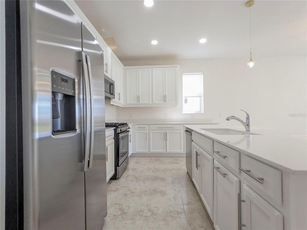 8125 Sternway Road Sarasota, FL 34240 - Photo 8 of 49