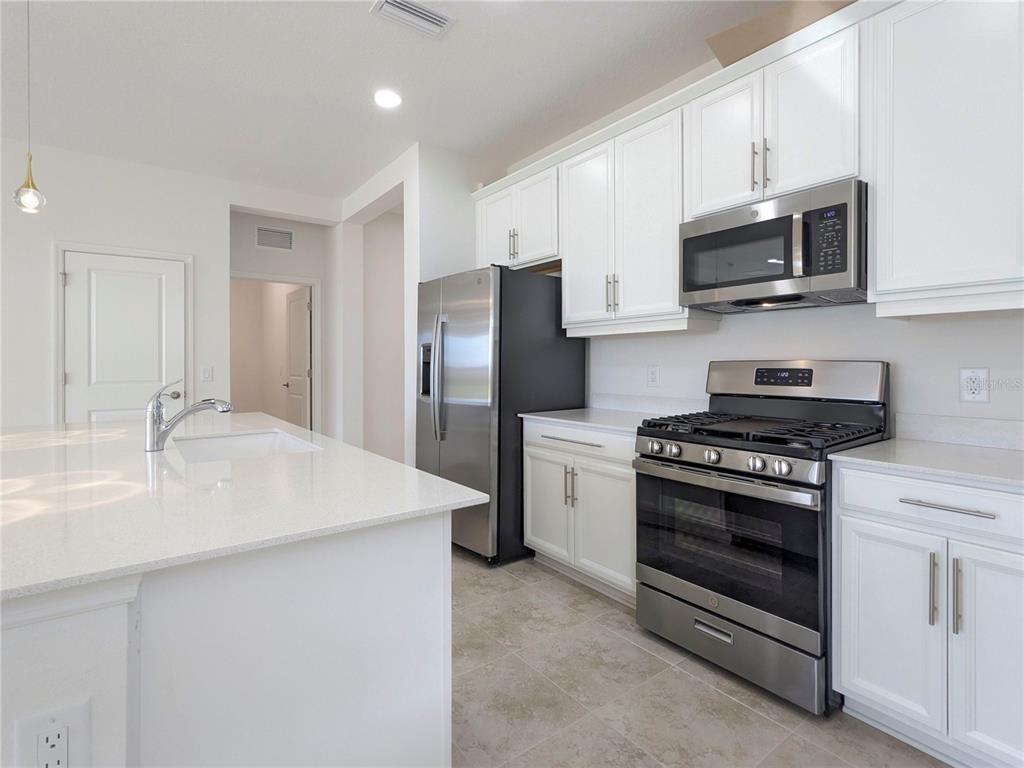 8125 Sternway Road Sarasota, FL 34240 - Photo 9 of 49