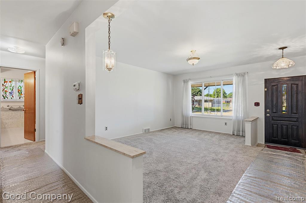 32848 Rugby Drive Warren, MI 48088 - Photo 5 of 42