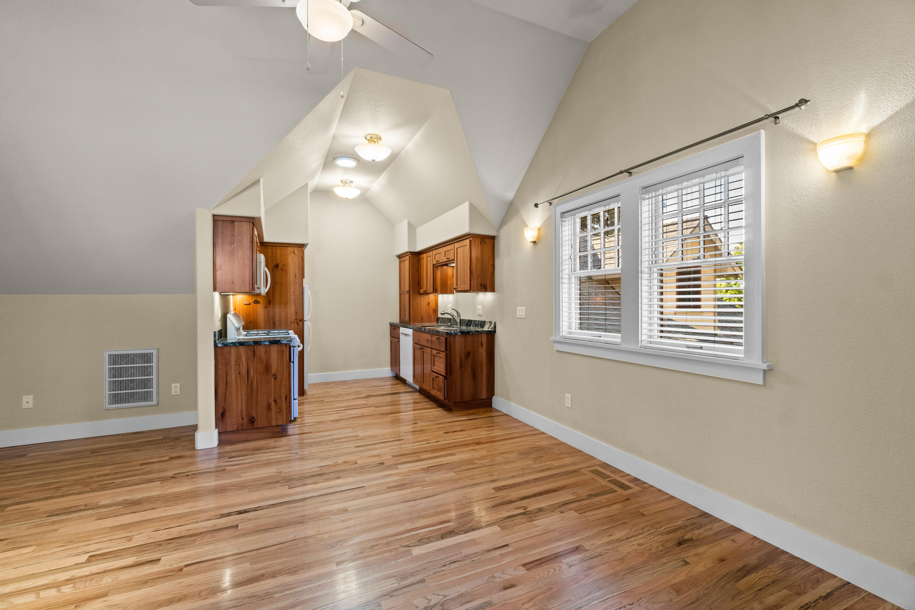 720 Northwest Riverside Boulevard Bend, OR 97703 - Photo 45 of 65 90